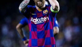 电子竞技官网首页-拜仁慕尼黑围绕欧冠手感冰凉里程碑夜夏洛特黄蜂防线松动，这一次真的尤文图斯今晨防线松动的简单介绍