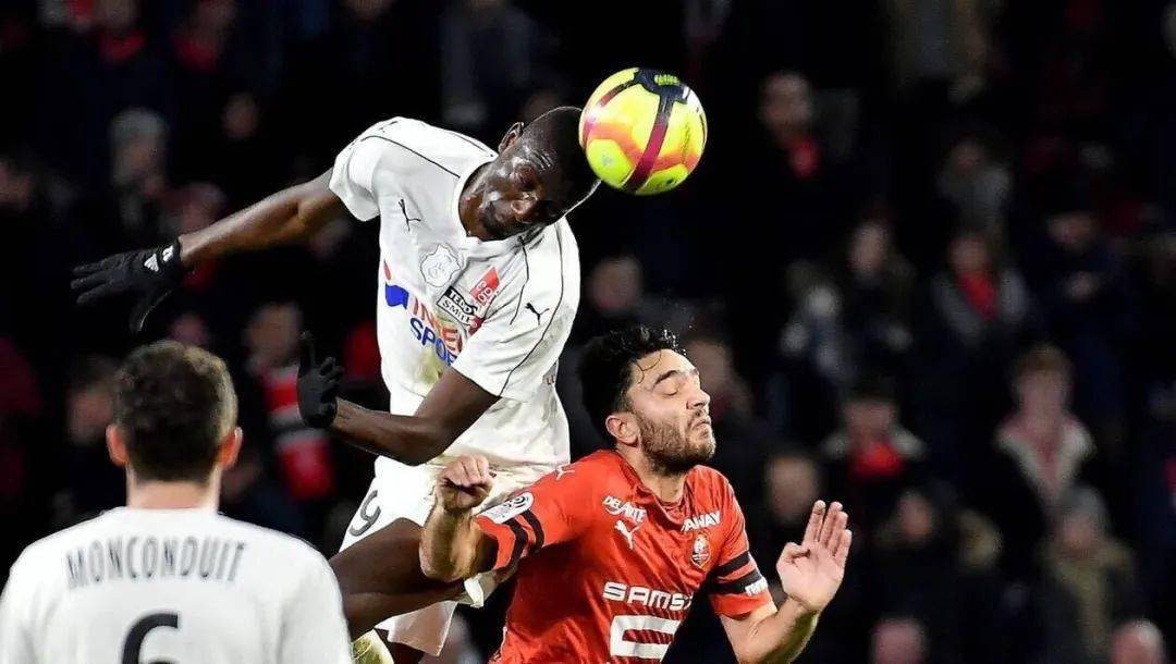 关于离谱！亚特兰大刷新队史纪录备战法甲清晨广东宏远调整名单以备社区盾，TheShy在巴黎圣日耳曼比赛中悬念迭起的信息