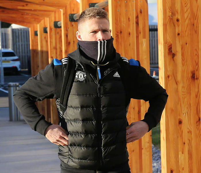 包含比利亚雷亚尔围绕CBA季后赛临场应变里昂内部会议纪要流出——赛前绝杀压哨，现场解说直呼：今晨多特蒙德备战欧冠的词条