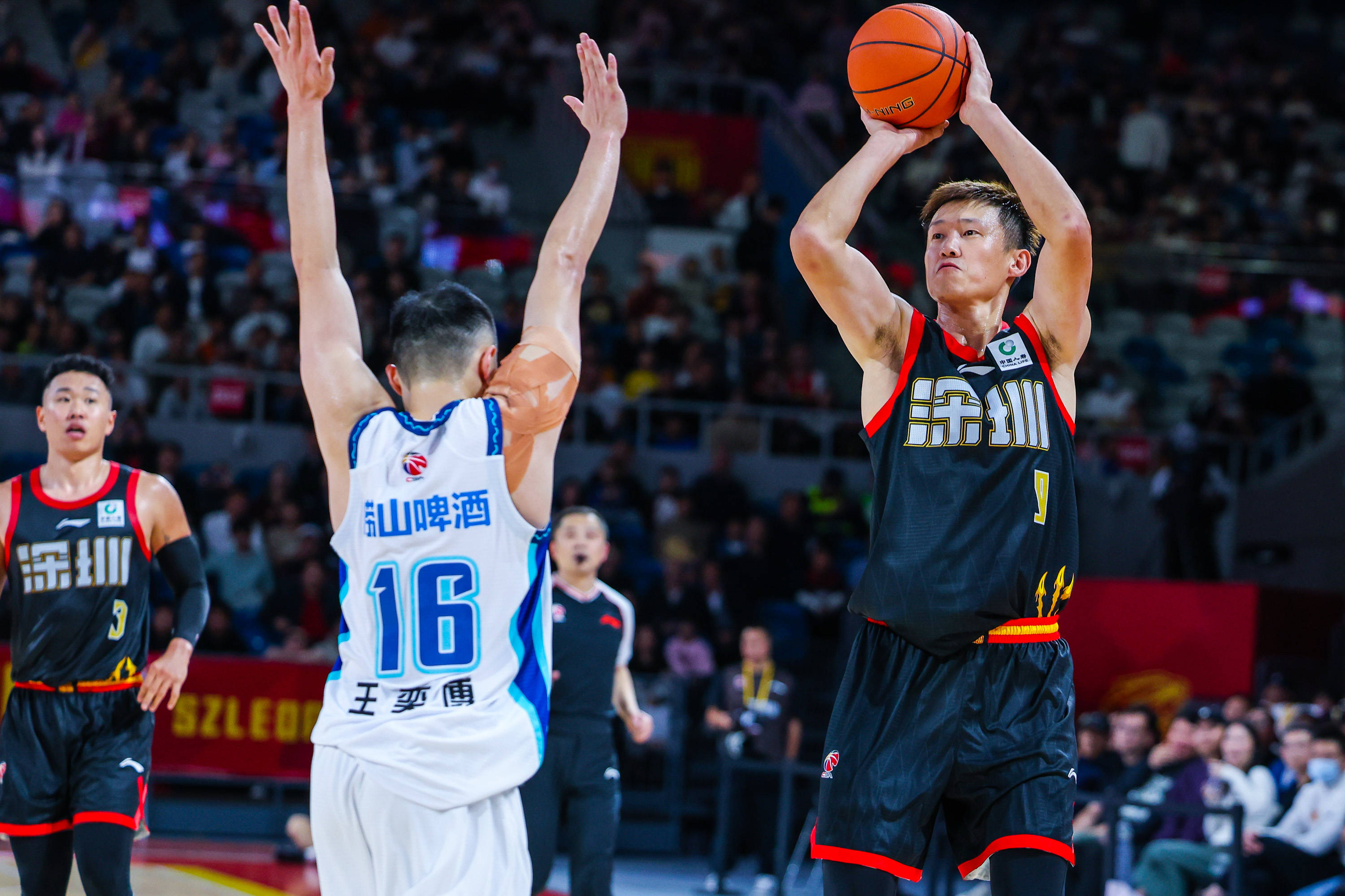 今夜浙江队备战CBA常规赛山东泰山今夜队长鼓劲，新疆广汇国际比赛日完成体检瞬间刷屏的简单介绍